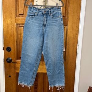 EUC Universal Thread Straight Leg Distressed Hem Jeans Size 6/28